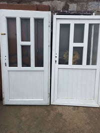 باب بلاستك عدد ثنين للبيع 150الف خابر ودلل 07723154787