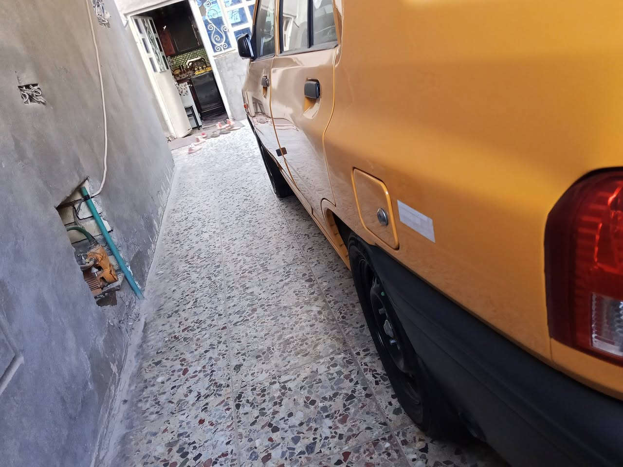 السلام عليكم ورحمة الله وبركاته موديل 25 مكفوله ماشيه 57الف وقابل لزياده سعر 78 بي مجال مكان السياره بغداد الغزاليه رقمي ***********
