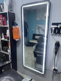 فاترينة • مراية • كرسي حلاقة