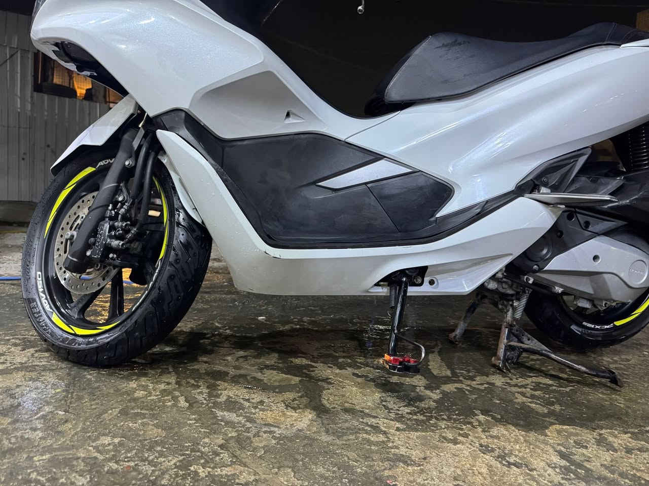 السلام عليكم دراجة pcx جيل الثالث بصمة حساس ازدحام حساس تدفئة بلستيرن كفالة عامة مكفولة من كلشي جيب اي فيتر بالك وتعال افحص ماشية 17 خير من الله ربع متصرف عليها  
عنواني الامين الثانية شارع النواب 
للاتصال ***********
