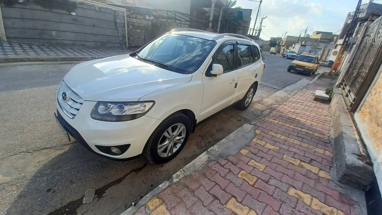 سنتافيا موديل ١٢ رقم بغداد الدولي بأسمي مواصفات الشركة  العامة  فور ويل محرك ٦ سلندر بلادي وكير بلادي صدر جديد تخم تاير باتري جديد كفالة عامة فقط صبغ وبارد بسيط والسونار موجود السعر ١٦٥ وبيها مجال بسيط *********** مكان بغداد
