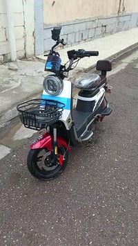 دراجه شحن فول موصفات ٦ بطاريات حجم كبير أي خلل عطل ما بيها  تشغيل كارا...