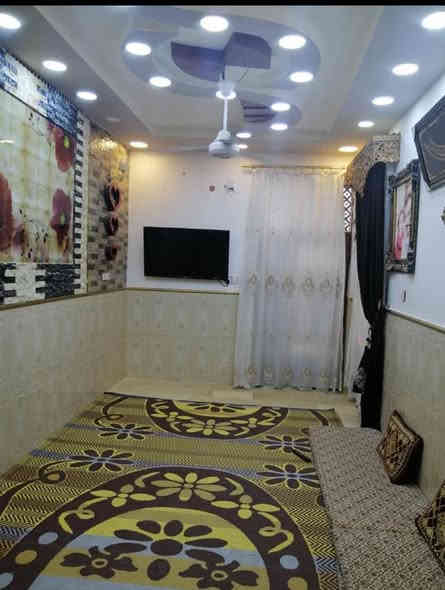 بيت طابو زراعي سند 25 مشمول بالتطويب  درجه اولى بناء طابوق معمل اساس اوسقف صب كونكريت بي غرفتين اوصاله واستقبال ومطبخ وحمام داخلي غربي وحمام خارجي مع اضافه سقف سندويج للسطح عازل عن الحراره شغل وحدادية درجه اولى 
المساحة ١٠٠ متر الواجهة ٦ متر وإلنزال ١٦ اونص
عرض الشارع ٨ متر يبعد عن الشارع العام ١٥٠ متر
منطقه راقيه جدا متكامله كافت الخدمات موجوده
العنوان كوفه قرب مسجد السهله شارع معمل الدبس شارع الإمام الصادق *********** واتساب فرع اسواق ياطيب 

السعر   60  
 بيت فول درجه اولى سقوف خسف الارضيه مرمر درجه اولى  
البيت بناء 2020 نظيف جدا 

فقط بيع اعتذر عن المراوس أو الأقساط فقط بيع
