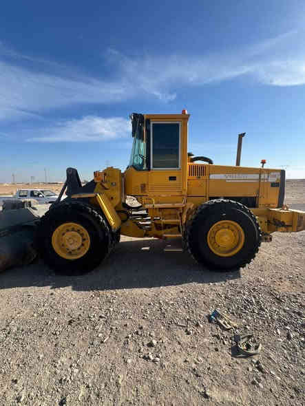 شفل فولفو موديل ٩٩ دخول جديد محرك كير تخم تاير جديد تبريد تدفئة صدر كيلة  بالشرط الاتصال ***********
