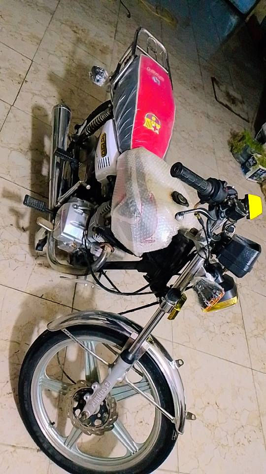 السلام عليكم 
سفانه للبيع 5 گير موديل 2021
اوراق كامله
دراجه مضمومه صدر كامل جديد كهربائيات كلها شغاله مكينه ناعمه وماتنسمع شلعه تشك الكاع ومعدل خير من الله 
دراجه مال جني 
سعر 475 ومجال حك الجيه
مكاني بابل مسيب 
رقمي ***********
