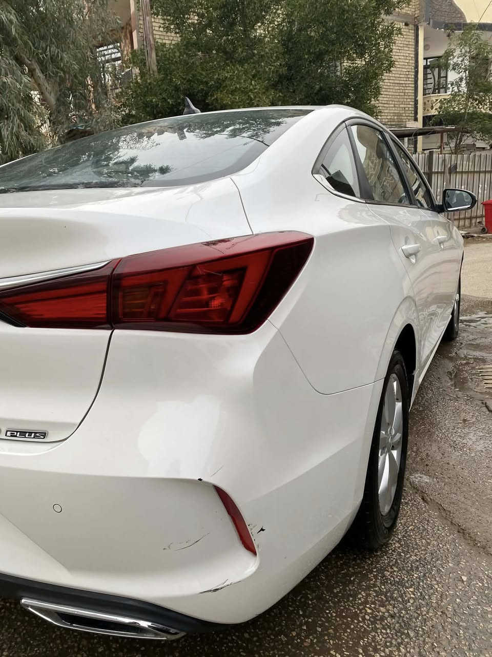 السلام عليكم شانجان ايدو بلاس موديل 2022 ابيض اللون  بعده بضمان الشركه السيارة بية طخات بارد وممصلحه
رقم بغداد موضحه بالصور 
مواصفات السيارة
محرك 1600 مكفول
كير 7 نمر مكفول
ماشيه 75حرة
بصمة
كشنات جلد
هاند بريك بصمه
كاميرا دواره
شاشة متصلة
تشغيل عن بعد
السعر  120 ورقه وبيه مجال   تبريد ثلج رقمي *********** مكان السياره بغداد الدورة الشراي يتصل واتساب او رقم
