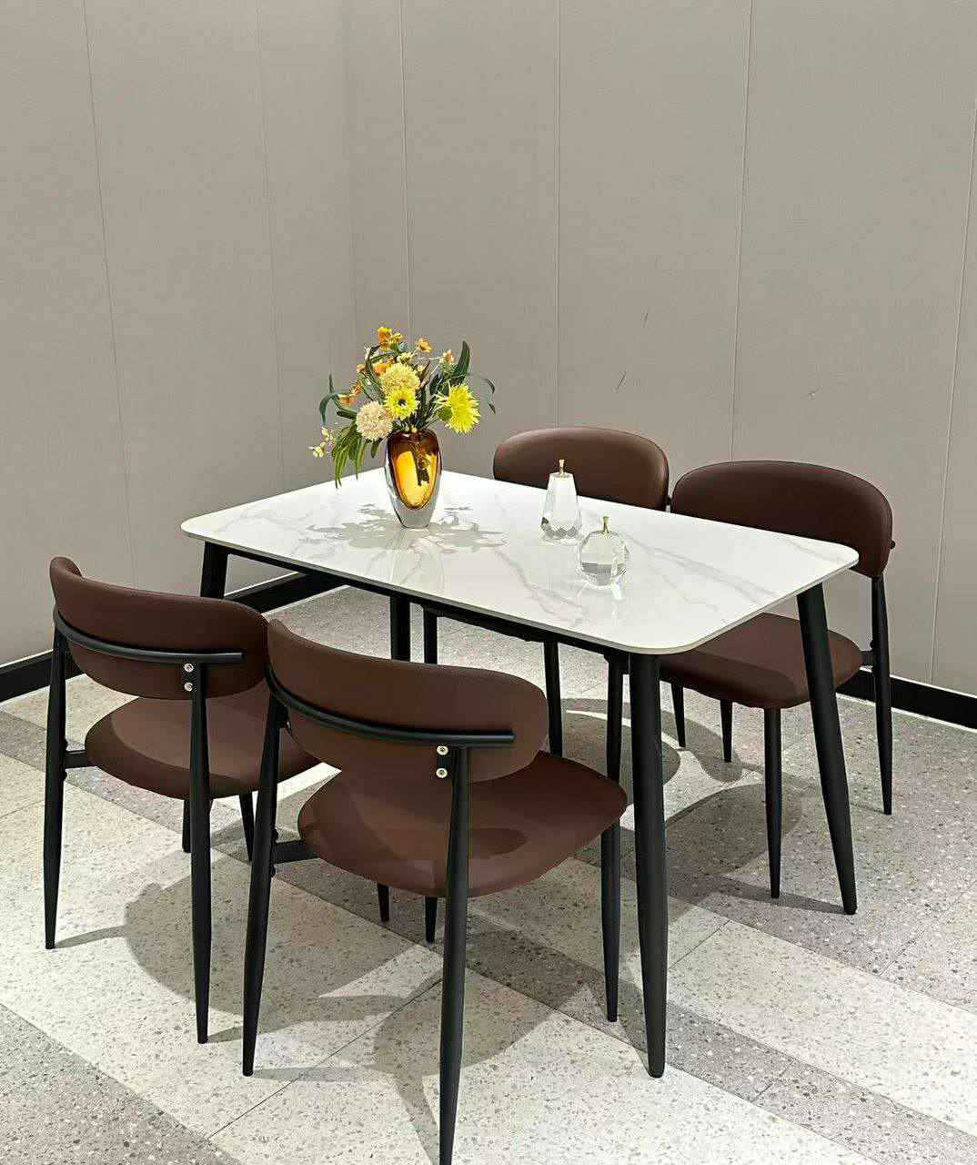 سطح مرمر بورسلين ارجل حديد كشنات جلد
4 كرسي 
6 كرسي بغداد, العراق


**إذا كنت صاحب هذا الإعلان وتريد حذفه لأي سبب، رجاءا أرسل رسالة إلى الدعم الفني**