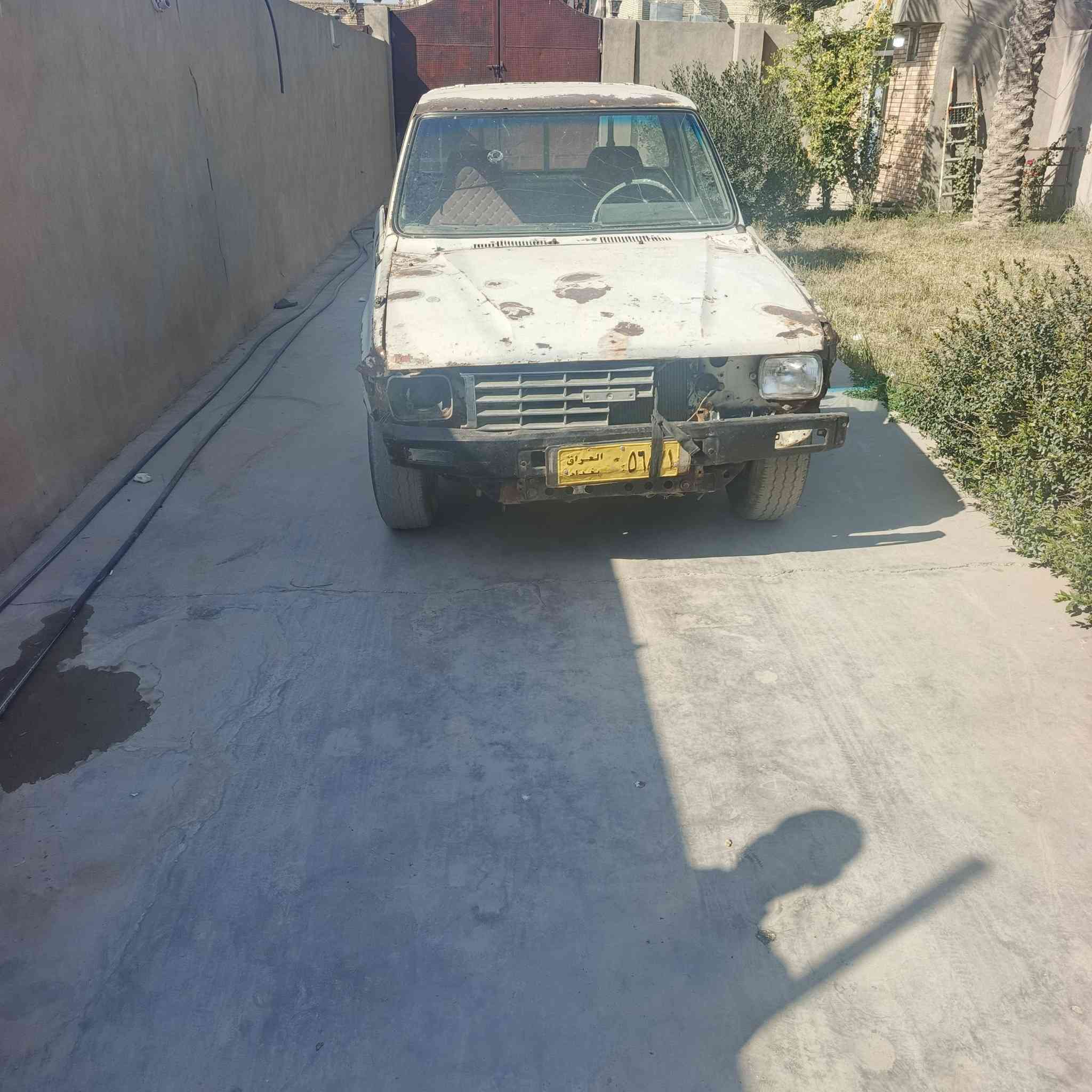 السلام عليكم بيكب موديل ٨٥ رقم بغداد صدامي سياره شغالة السعر ١٩ السنويه بسمي مكانها المعامل ***********  أو  ***********
