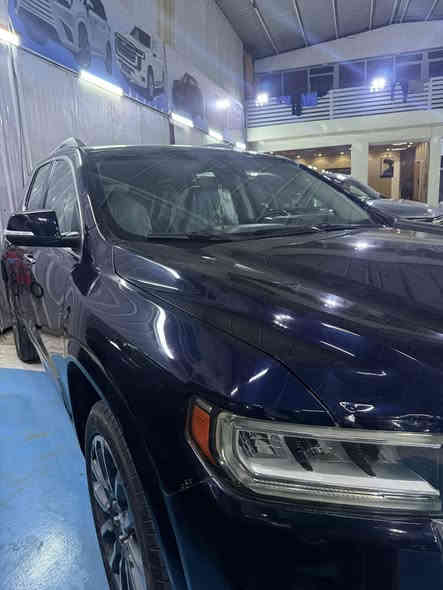 #المركبة    :  جي ام سي اكاديا 2021 فئة  دينلي اعلى فئه       لون نيلي
#الضرر      :  جاملغ خلفي ايسر جنطه  خلفي
المواصفات
1- جي ام سي  اكاديا 2021 لون نيلي 
2- محرك 6 سلندر حجم 3600
3- ويل حجم 18 اصلي مع طقم تاير اصلي 
4- قمارة السيارة حديد
5- قبق الجنطة كهربائي شفط
6- السيارة دفع رباعي 4x4 
7- بصمة 4 ابواب  وبصمة تشغيل وتشغيل عن بعد 
8- لايتات زينون عالي ناصي 
9- اشارات بالمرايا الجانبية مع حساسات الاجتياز 
10- غرفة السيارة جلد اسود اصل 
11- تحكم كهرباء لمقعد السائق فقط 
12- حساسات امامي وخلفي اصل 
113- تحكم ستيرن جهتين متكامل الايعازات
14- شاشة دشبول كبيرة لمجموعة من الايعازات 
14- مقاعد وسطية فصل سياحي 
15- عداد المسافة28000ميل فقط
16- حاجب امامي LED مع لايتات زينون عالي وناصي 
17- رادار امامي مانع للتصادم واعطاء التنبيه 
18- كاميرا خلفية دوارة مع الستيرن 
19- خاصية تحديد المسار في الطرق الخارجية 
20- سستم نيكل لمقدمة المركبة 
21- السيارة 7 راكب مع 3 قطه تبريد 
22- شاشة دشبول كبيرة لمجموعة من الايعازات
23-تحكم ستيرن جهتين متكامل الايعازات بدون إرباك
السيارة معروضة للبيع 285$         اتصال واتساب ***********بغداد حي اور معرض نور الهدى
رقم بغداد حرة تحويل ثاني يوم
