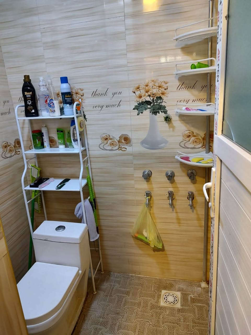 بيت 🏠 مساحة 60م طابق ونص
2غرف +صحيات 2 

مطبخ ستقبال. 

طابو زرعي سند 25✅ 

تنازل شركة + قرار محكمه 

📍البوعيثة مجمع العدل 

***********
