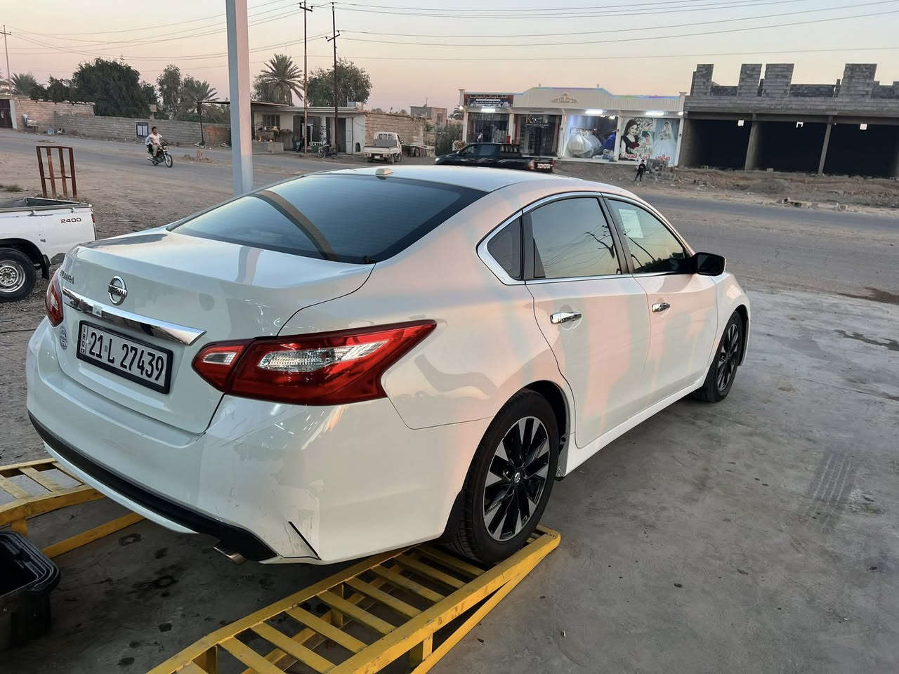 السلام عليكم للبيع نيسان التما 2017 سياره جديده بيهه بس شبر بالبنيد بس أبيع بنيد كامل بدون دواخل ايرباك سليم كير محرك كفاله جدد سياره متعوب عليهه السعر 138  للا ستفسار ***********
