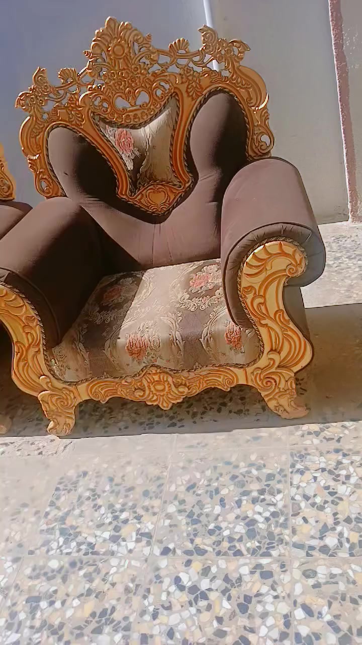 السلام عليكم تخم قنفات للبيع تلاته كبار وأربع صغار النضافه ٨٠% طبلاتهن وياهن المكان بغداد حي البتول السعر ٤٥٠ وبيه مجال رقم ا لهاتف ***********
