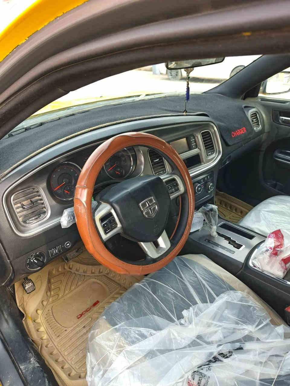 سلام عليكم  جارجر موديل 12 لبيع بيه طخه خفيفه بلمدكر المامي جيهت ليسره  سياره جاهزه ماناقصه اي شي ولباقي كفاله كله مكينه وكير واكسن وحداديه كله جديده لسعر 160 وبيه مجال  رقم تليفون *********** وشكرن الكم
