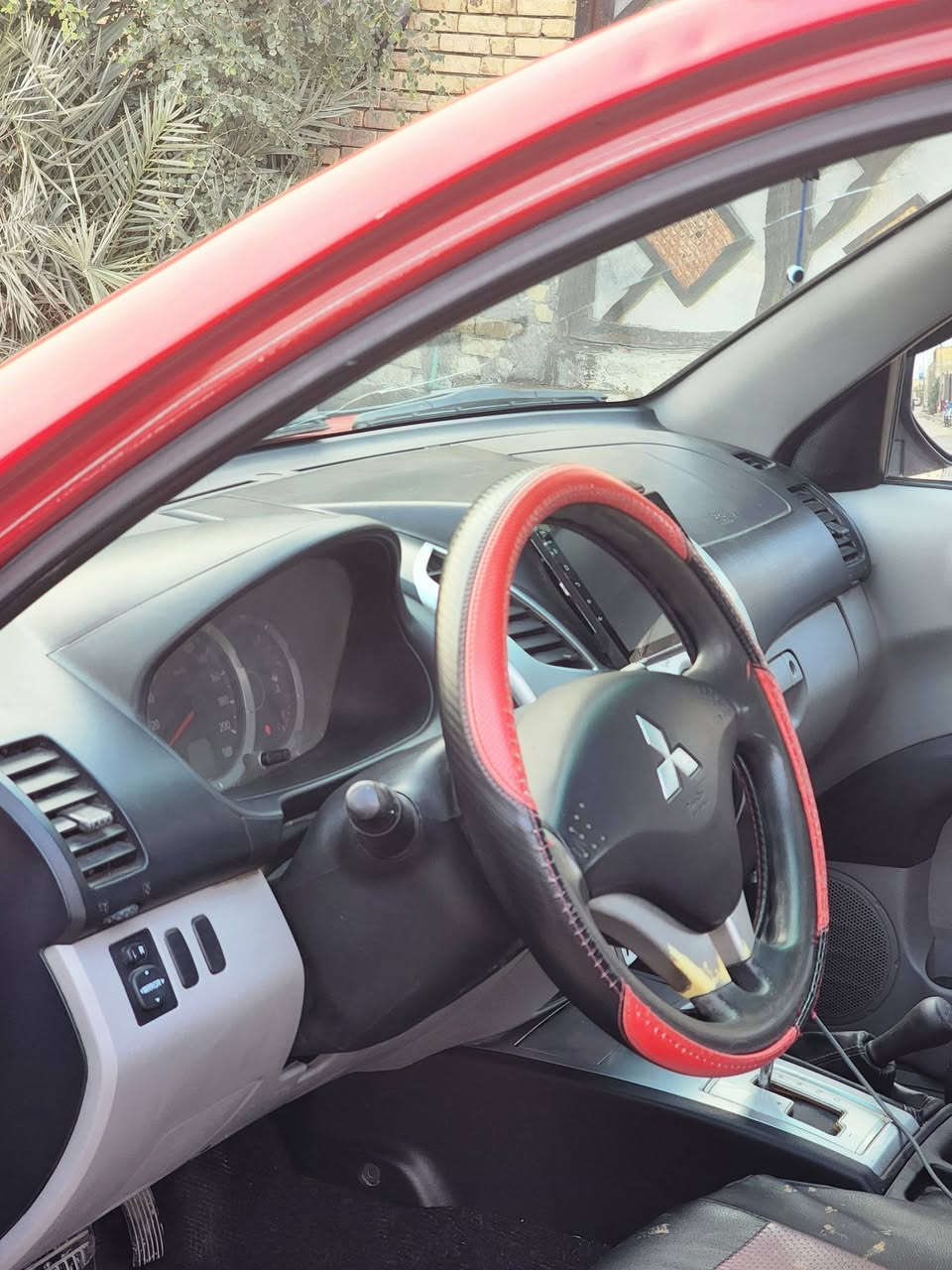 بيك أب مستبوشي موديل 2015
مكينة 6 سلندر مكفولة السيارة حدادية تايرات باتري كله جديد مكانة ناصرية مركز السعر١٥٠ وبيه مجال 
***********
