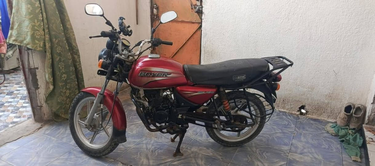 دراجه بوكسر رقم وسنويه بصره موديل 2017 سعر 1250 وبيه مجال الطيبين
رقم ***********
