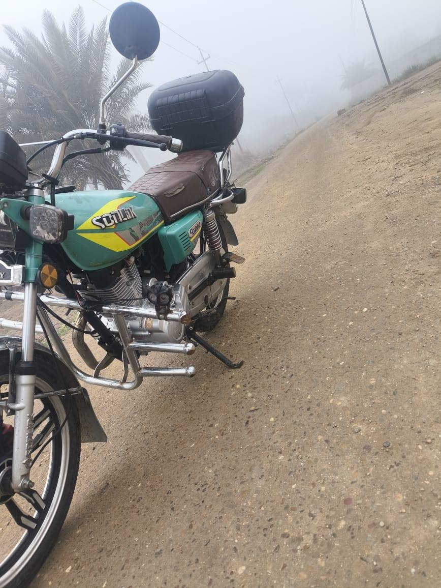 سلام عليكم دراجة سيفان سويلنك موديل 24نضيفئ كلش اشاير لايت عالي ناصي كلشي شقال اشاير محرك. 200 مكفول كلشي شقال السعر 700وبيهة مجال المكان اطراف الشعلة ببراهيم ابن علي ***********
