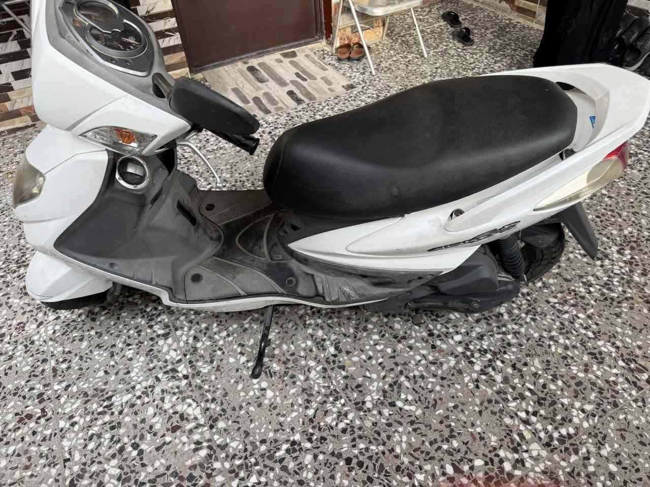 سكنس فحل
نضافه 100‎%‎ 
ماشي65 
دراجه نضيفه كلش 
بانزين كله محسن ما داير الها بس محسن ودهن اصلي 
دراجه جاهزه من كلشي 
السعر 10$ 10 ورقات وبيها مجال 
الدراجه رمبه 
البلديات 
***********
