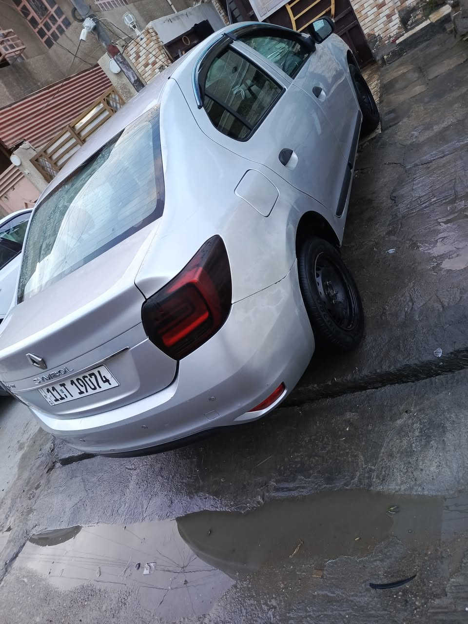 السلام عليكم رينو سمبل 2018 سيارة جديدة على ايد وحدة من الشركه سيارة بيهة فقط جاملغ امامي بدون اي داخل شخط بسيط ونصبغ  سيارة حرة تحويل ثاني يوم جاهزة من كل النواحي فقط اكو خلل  اتصل وافهمك بي
*********** مكاني الدولعي. عارضها ب 68
