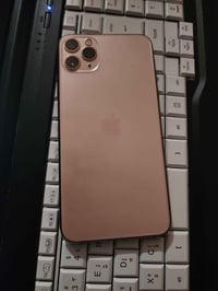 آيفون ١١ برو ماكس • بطارية ١٠٠% • شاشة مستبدلة