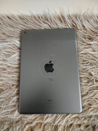 ايباد ٩ الجهاز مكفول من العطل والتصليح بس جان بية حساب وما ضل يخرج ورح...