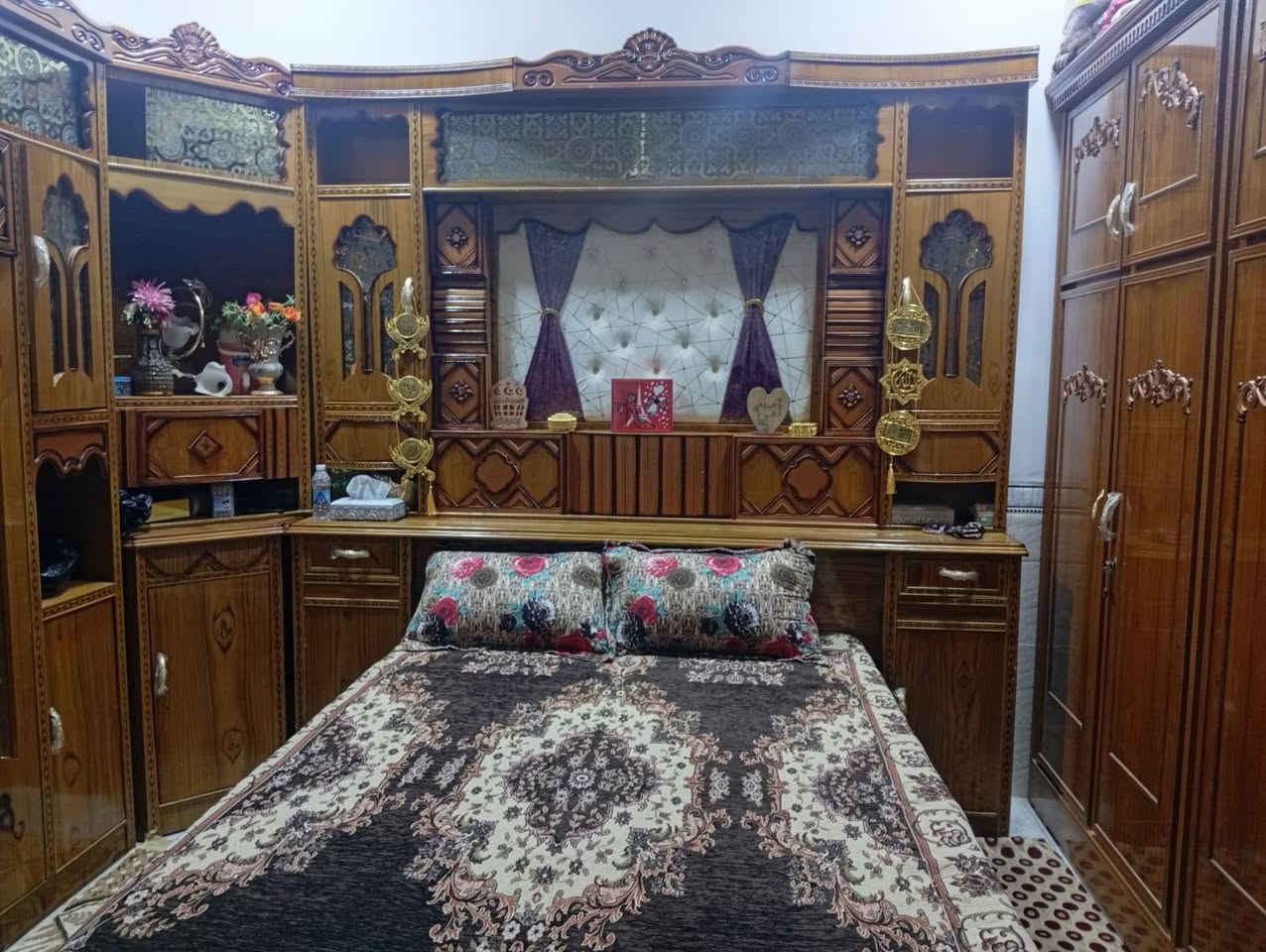 سلام عليكم خوان يوجد غرفه نوم للبيع جديده مسرح عالي سعر مليون 300الاستفسار على هاذ  ***********
