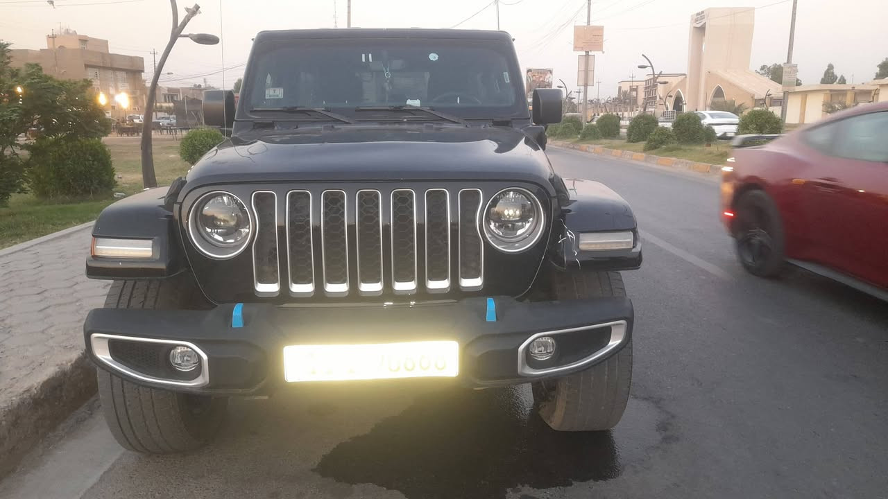 السياره  Jeep Wrangler 4Xe 2023 2.0L 4 plug-in

حجم المكينه : 2000 تيربو + هايبرد + بلكن شحن خارجي

القدرة الحصانية 375 حالة حال الهيمي 

الشحن يمشيك 30 ميل

المسافه المقطوعه : 27 الف ميل     

حادثها طخه بالبنيد حسب ماموضح بالصور   
           
رقم بغداد

#المواصفات 

1.قماره تتفصخ اصير كشف
2.بصمه 
3.لوكير
4.كشافات 
6.شحن خارجي
7.بك لايت لد 
8. شاشه
9.سستم صوت دمام خلفي + امامي 
10.لايتات زنون هايلوجين
11.كشنات جلد اسود بلادي 
12.سقف اسود بلادي
13 رقم *********** رقم راتساب
14سعر 225
15 رقم***********
16 لعنوان سياره بغداد
