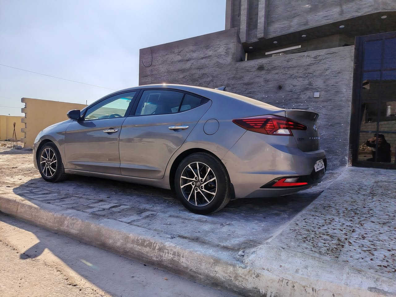 السلام عليكم 
النترا ٢٠٢٠ وارد امريكي 
مواصفات السيارة فول 
كير ATM
فتحة سقف
رادارات 
تثبيت سرعة 
تثبيت مسار 
قيادة ذاتية 
تدفئة كشنات 
نظام ABS  
محرك ٢٠٠٠ ما مفتوح 
حادثها جاملغ وبنيد بدون دواخل 
باقي الاجزاء سليمة 
السعر ١٣٨ ورقة بيها مجال
مكان بغداد اليوسفية 
***********
