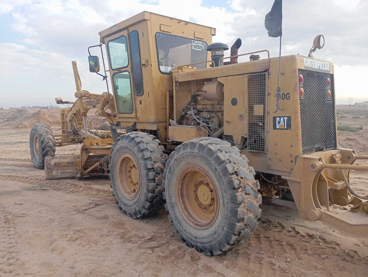 السلام عليكم جريدر للبيع موديل 86 المكفوله رقم وسنويه باسمي روتر تحيه قماره ناصيه بلاد تخوم تاير جديد حداديه جديده للاستفسار اتصل على هذا الرقم***********
