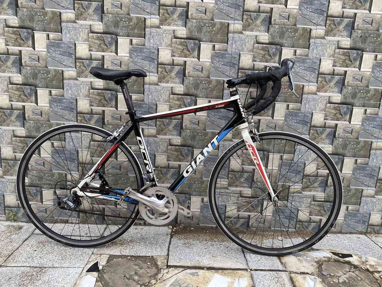 السلام عليكم🌹

للبيع فقط 

بايسكل رود 

ماركة جاينت

موديل حديث

لشه مضلعه

ارتفاع الفريم M ميديم 

صينيه تياكره براكيت

معدن فول المنيوم 

خفيف جدا وسريع ✈

جاهز اي عطل مابي👍🏻

كله مختم بلادي

حجم C700 /28

كمبليونه امامي و خلفي 

سستم شيمانو كلارس

بدالات لعابه

السعر 275

العنوان :🏭
بغداد الطالبية قرب كلية الادارة والاقتصاد 
 
نعتذر عن المراوس🚲

الرقم للتواصل /***********
