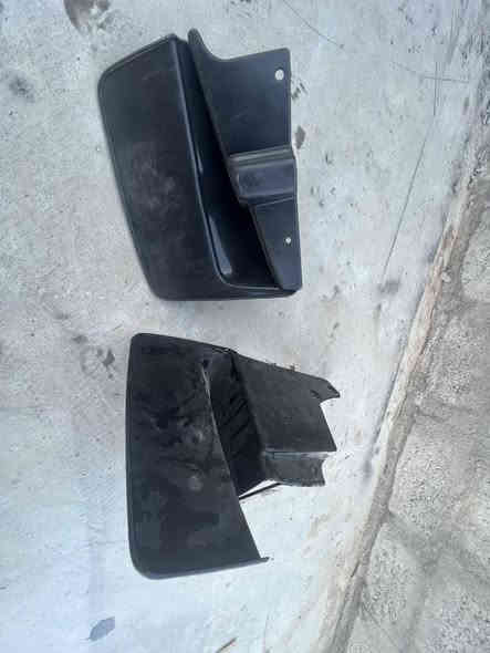 ئەو دووقایش قوڕەم هەیە هی مۆنیکایە لۆکەنەبەستراوە یەکیان هیلای سەکنە دواوە ئەوەی تریشیان هیبەردەمە لای سایەق ۲۰ هەزار ژ.م ***********
