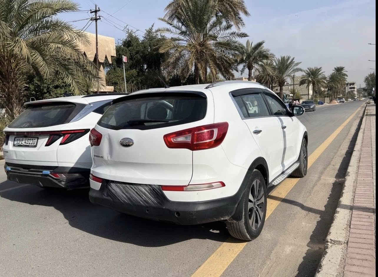 السلام عليكم
كيا سبورتاج 2013 للبيع السياره خليجيه مكفوله من المكينه والكير ماشيه (200،000 كم)  صبغ بالصندوك على كد اصبع + بيهه ضربه بالصندوك 

محرك 2.0 

مري شفط 

تحكم كشن كهرباء 

تخم تايرات جديد 

دوشمه جديده بس بعدني مشادهه 

سعر السياره 145 ورقه وبيهه مجال 

مكان السياره بغداد العامريه 

الرقم للتواصل *********** 

مموجود ماسنجر فقط واتساب
