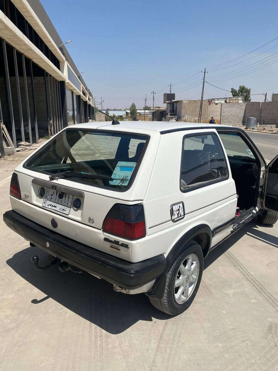 للبيع 
كولف موديل 91 تك باب محرك جديد مال كصه شرط ما مفتوح سياره بل حقيقه احلى من الصور كاعده و منصوبه بيها جاملغ صبغ و ملاحظات صغيره لايتات زينون بيها شاشه داشه كام سياره مصروف عليها سعر السياره 35 و بيها مجال 
الشاري يتصل ‭***********
