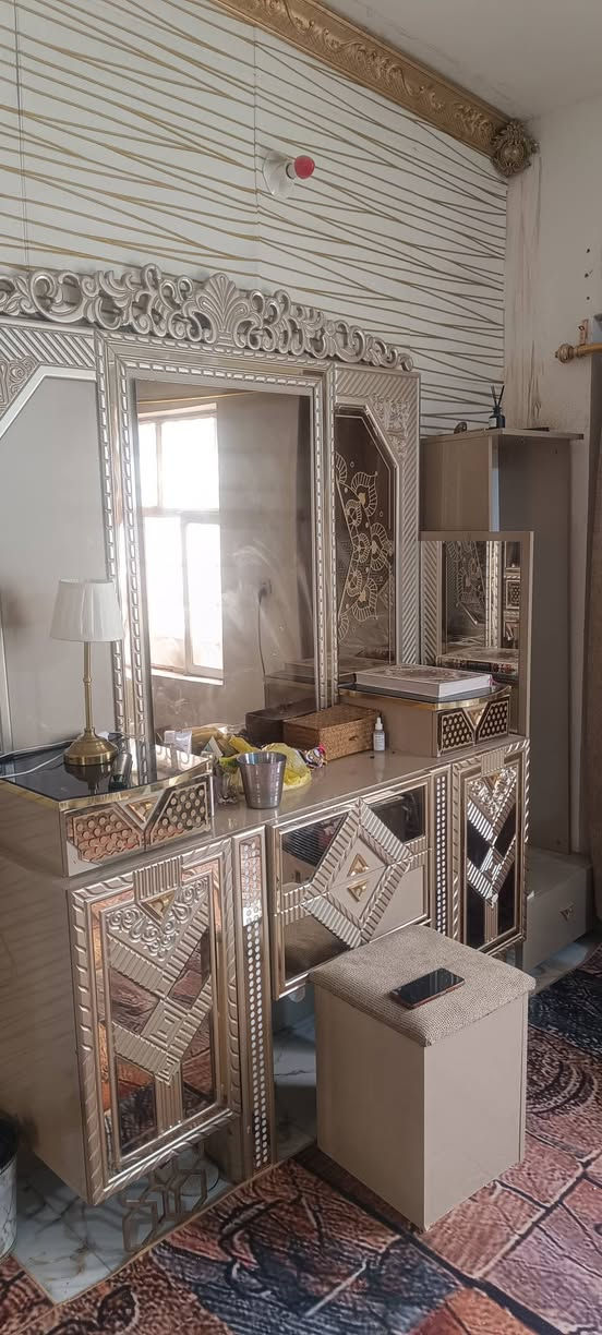 سلام عليكم 
غرفة نوم تركي 11 قطعه اضراره كلش بسيطه فقط جامتين واكعات ماخذه ب 3 مليون ونص اطيني سعر بما يرضي الله


**إذا كنت صاحب هذا الإعلان وتريد حذفه لأي سبب، رجاءا أرسل رسالة إلى الدعم الفني**