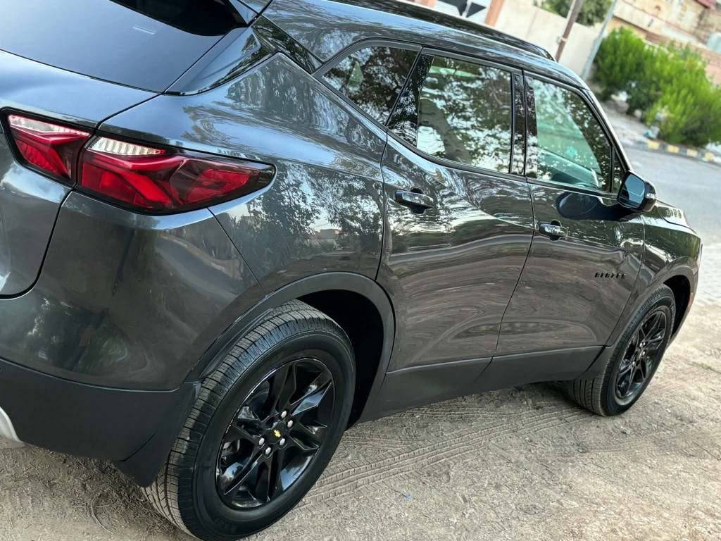 بلايزر 2021
محرك V6 سلندر

نفطي

بيها ثلاث قطع صبغ بدون دواخل شرط كلها عالبلاد

رقم سليمانيه الجديد شرط التحويل

كير محرك شرط

مواصفات LT2

مواصفات معروفه بصمه 4 ابواب

كشنات جلد تبريد تدفئة تحكم كهربائي فول 

تحكم ستيرن جهتين بلوتوث وحاكية وكروس سرعة وتحكم صوت

صندوك كهربائي 

لايتات ليد

رادار جانبي نقطه عمياء

شاشة الدشبول حجم كبير (ايباد)

مواصفاتها هوايه

السيارة عليها ادامه كامله سيرفز كامل

دينار متصرف عليها شرط

مكانها كركوك كوبون بنزين بيها

 سعر مناسب جدا

للاتصال

(***********) كركوك, العراق
