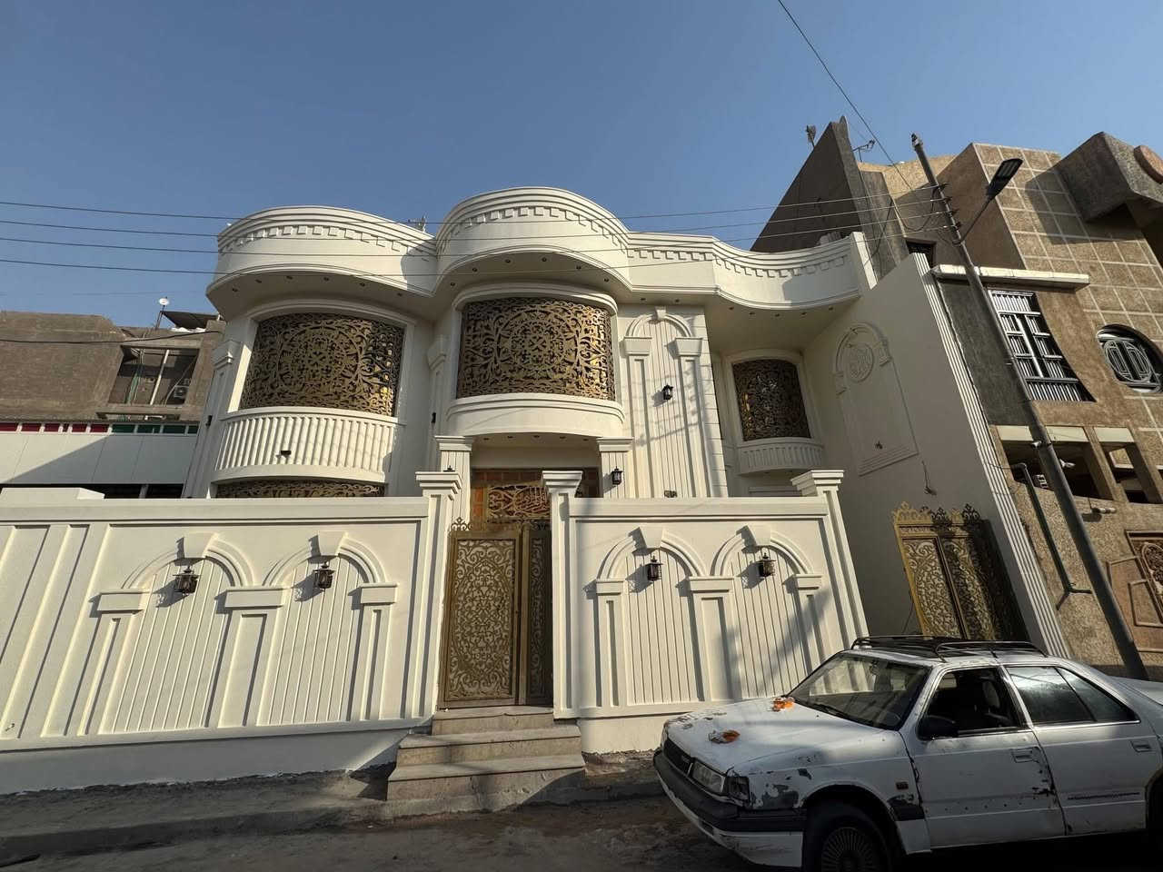 كادر ابو يوسف للاصباغ والديكور يحول بيتك الى لوحة فنية اتصل لاتتردد ***********
خبرة تلامس الجدران وابداع يصنع الفرق
ثقة عملائنا هي شهادتنا الاولى 
اصباغ داخلية وخارجية بجودة عالية 
لدينا كادر متخصص واعمال درجة اولى  ومن اجود انواع المعاجين والاصباغ من ماركات اوربية واجنبية ودقة بلتنفيذ وسرعة بلأداء اعمالنا داخل محافظة البصرة 
نستخدم افضل انواع المواد مقاومة للعفن والرطوبة وصديقة للبيئة 
صبغ واجهات منازل 
تصليح منازل قديمة 
اصباغ منازل داخلية 
مستعدون لصبغ الدور والمباني والمجمعات السكنية والمدارس وغيرها 
الاصباغ الديكورية والصناعية الايبوكسي 
اتصل لاتحتار 
كادر ابو يوسف للاصباغ والديكورات 
***********
