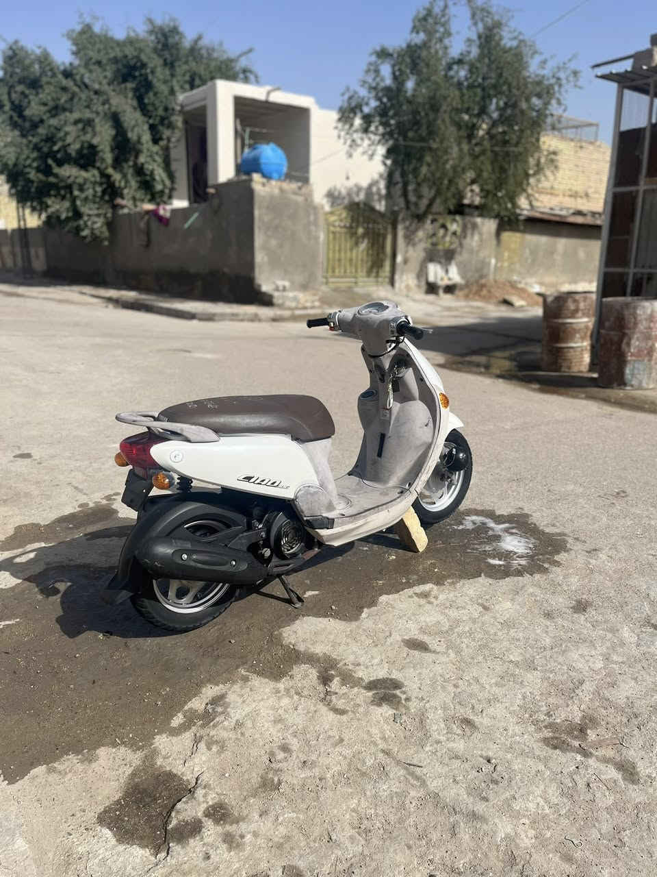 سلام عليكم : دراجه فله للبيع:مديل 2010 :كفاله عمامه بلاديه من الطول لطول مامفتوح بيه برغي جيب وياك اي مصلح صارله شهرين من طالعه من الوكيل أوراق كامله لو ابيضّ كلشي بيه كامل السعر مليون و250 وبيه مجال بسيط متواجد بس واتساب فقط *********** مارد على اي اتصال
