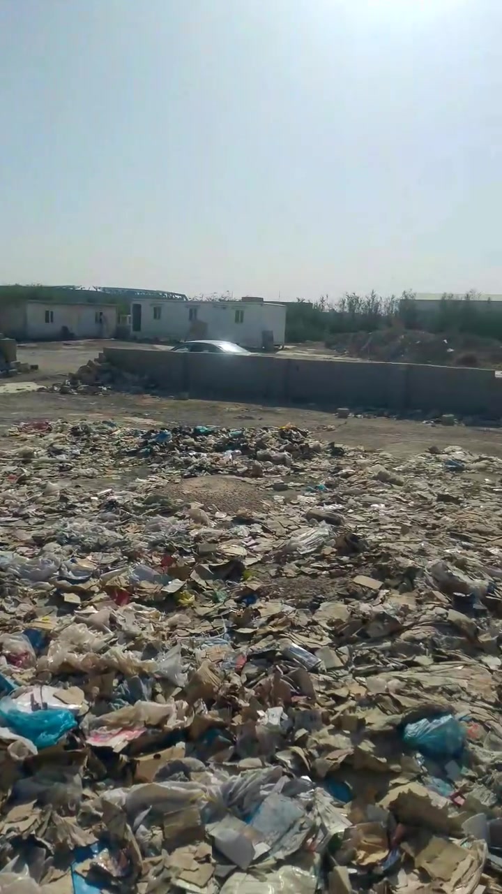 قطعة للبيع مقابل ال ثجيل ع شارع العام ***********
