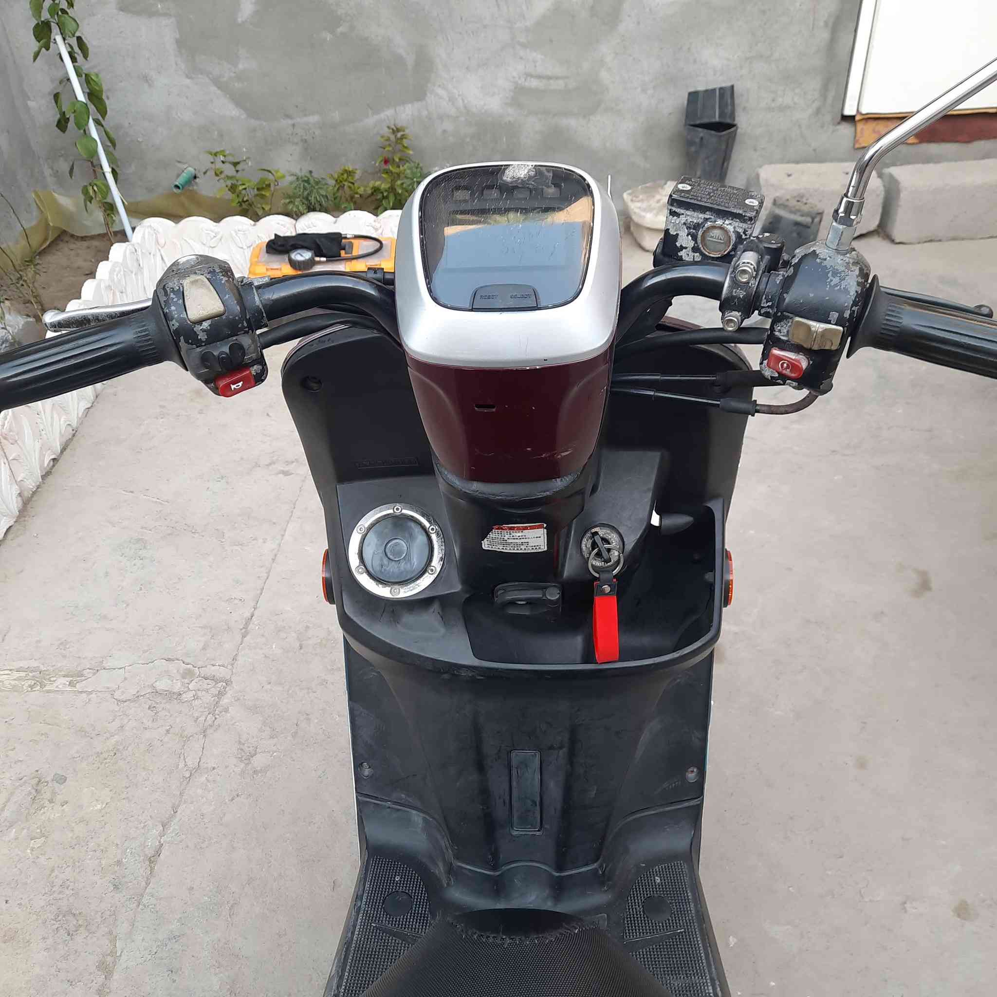 دراجه ماكس بوليسي
المديل 2013
نوزل فول مواصفات
دراجه حديثه مسطره 
السعر 1200000 وبيه مجال للشراي
 العنوان ام النعاج مقابل السجن المركزي 
الرقم
***********
