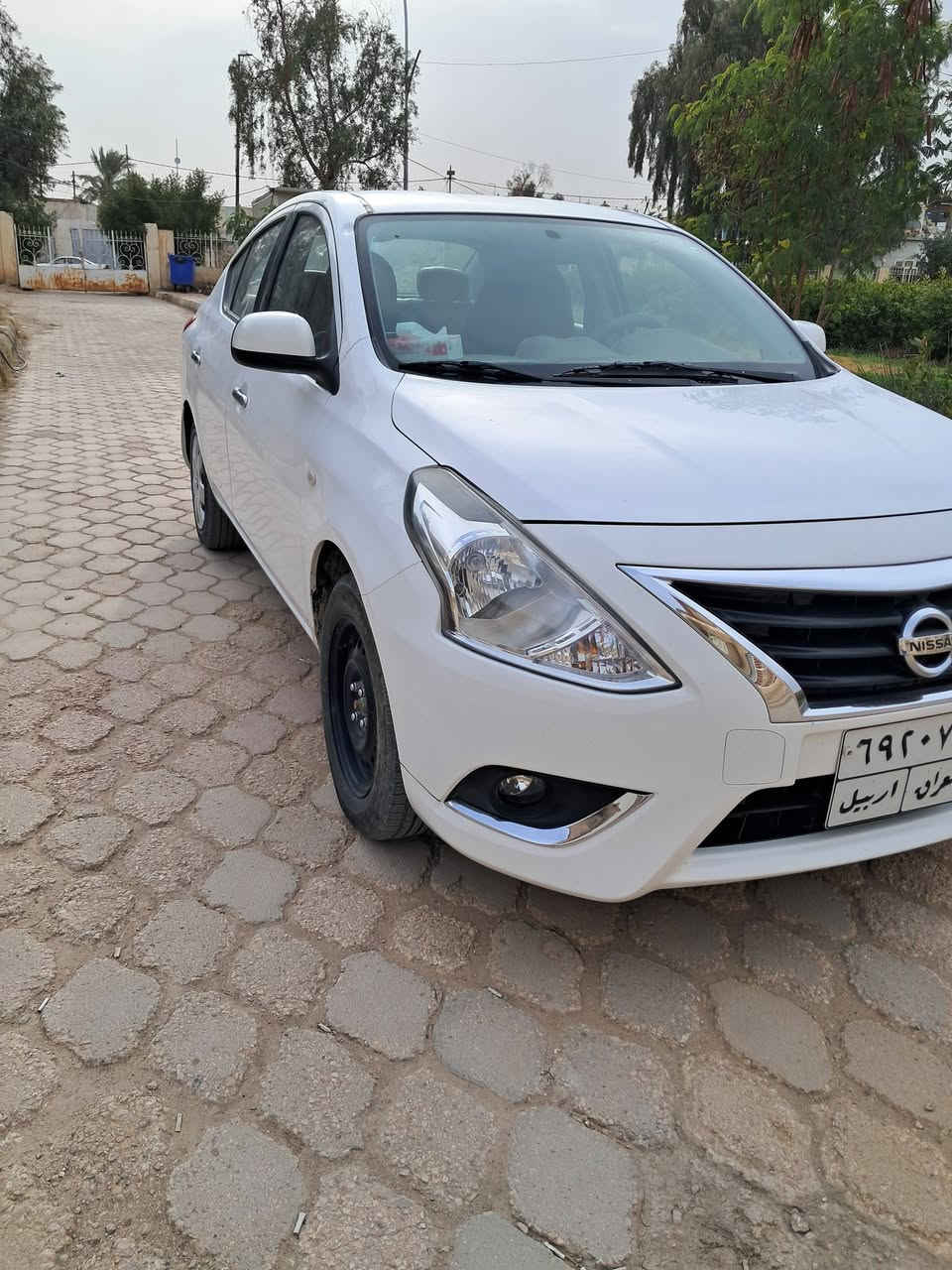 السلام عليكم ورحمة الله وبركاته
صني هندي بليتة زركة صنع ٢١ اربيل باسم الشركة بيها قبق جنطة مبدل باخرى تايوان و رصعتين صغيرتين فقط بدون اي صبغ والباقي كفالة كير ومحرك تبريد وتدفئة ما مفتوح بيها برغي واحد من الدعامية للدعامية  اشتريتها زيرو ولحد الان عندي مطلوب ١٠٥ مكاني نجف ابو صخير ***********  تلفون و واتساب
