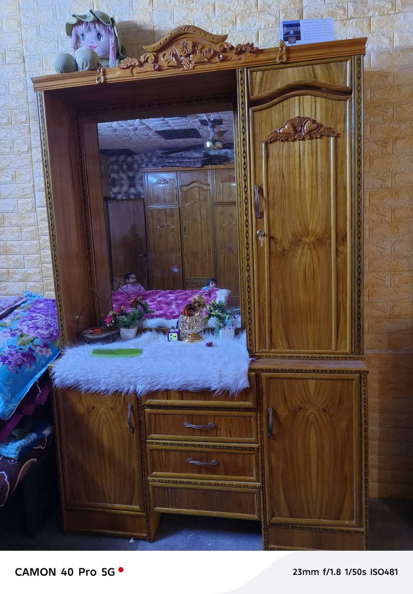 شيش طن جديد للبيع معه غرفت اخشاب تخم اخو الجديد التواصل عل صاحبهن‏‪***********‬‏
