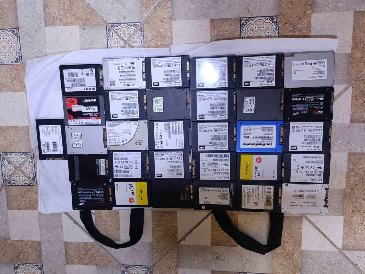30 pyasa 128ssd SATA 150dh.
50 pyasa 256ssd SATA 250dh
30 pyasa 500g SATA 400dh 
30 pyasa 1tb hdd 3,5 380dh 
5 pyasat 2tb hdd 3,5 600dh 
6 pyasat 500g hdd 2,5 100dh
3 pyasat 1tb hdd 2,5 350dh 
1 pyasa 640g hdd 2,5 150dh 
30 M2 128g 90dh
15 M2+NVME 256g 240dh 
6 pyasat 500g nvme 450dh
0600974922 المحل في اليوسفية وكندير توصيل


**إذا كنت صاحب هذا الإعلان وتريد حذفه لأي سبب، رجاءا أرسل رسالة إلى الدعم الفني**