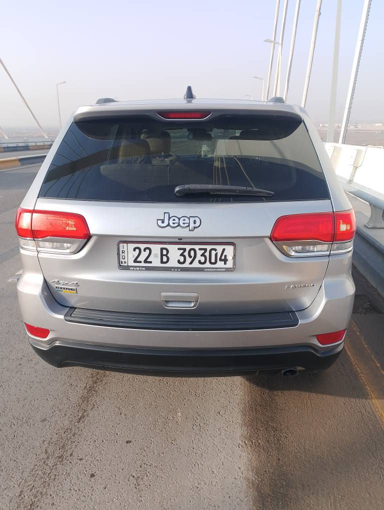 السلام عليكم   ( للبيع فقط )

السعر : 245 وبيه مجال بسيط للشراي يخابرني ويامر امر

جيب كراند شيروكي ( JEEP GRAND CHEROKEE )   

اللون : رصاصي

الفئه : LIMITED PLUS  

موديل:2015

المحرك: 6 سلندر 3600

حاله السياره : كفاله من الصبغ ( لاضربه ولاصبغ ولاتبديل )

1-كاميرا خلفيه دواره 
2- شاشه مع نظام ملاحه نفكيشن GPS
3- رادار خلفي وجانبي 
4- توقف ذاتي عند فتح الباب
5- داخل جلد بيجي بلاد  
6- دخول ذكي بصمه
7- سستم صوت الباين مع سماعات الباين 
8- شفتات استيرن 
9- حساسات خلفيه واماميه
10- المقاعد الاماميه ( حضن ) وكهرباء
11- مرايا متحسسه للاضاء العاليه + نقطه عمياء 
12- المصابيح زنون بلاد ( عالي وناصي )
13- شاشات خلفيه بلاد 
14- مري قلاب + اشاره بالمري + هيتر بالمري
15- المقاعد الاماميه والخلفيه تدفىه وتبريد مع استيرن تدفئه
16- كرسي السائق خزن ميموري ( وضعيات الجلوس )
17- استيرن كهرباء 
18- دفع رباعي 4*4
***********************************************
*السياره نظيفه وناصبه وكدامكم الصور ومابيه نقص 
* كير تبريد كفاله ع وضع الشركه 
*حداده جديده 
*تخم تاير جديد ودسكات جدد 
*ومابيه كلوب مشتغل بالشاشه

مكان السياره : البصرة ‪0781044 8466 البصرة, العراق
