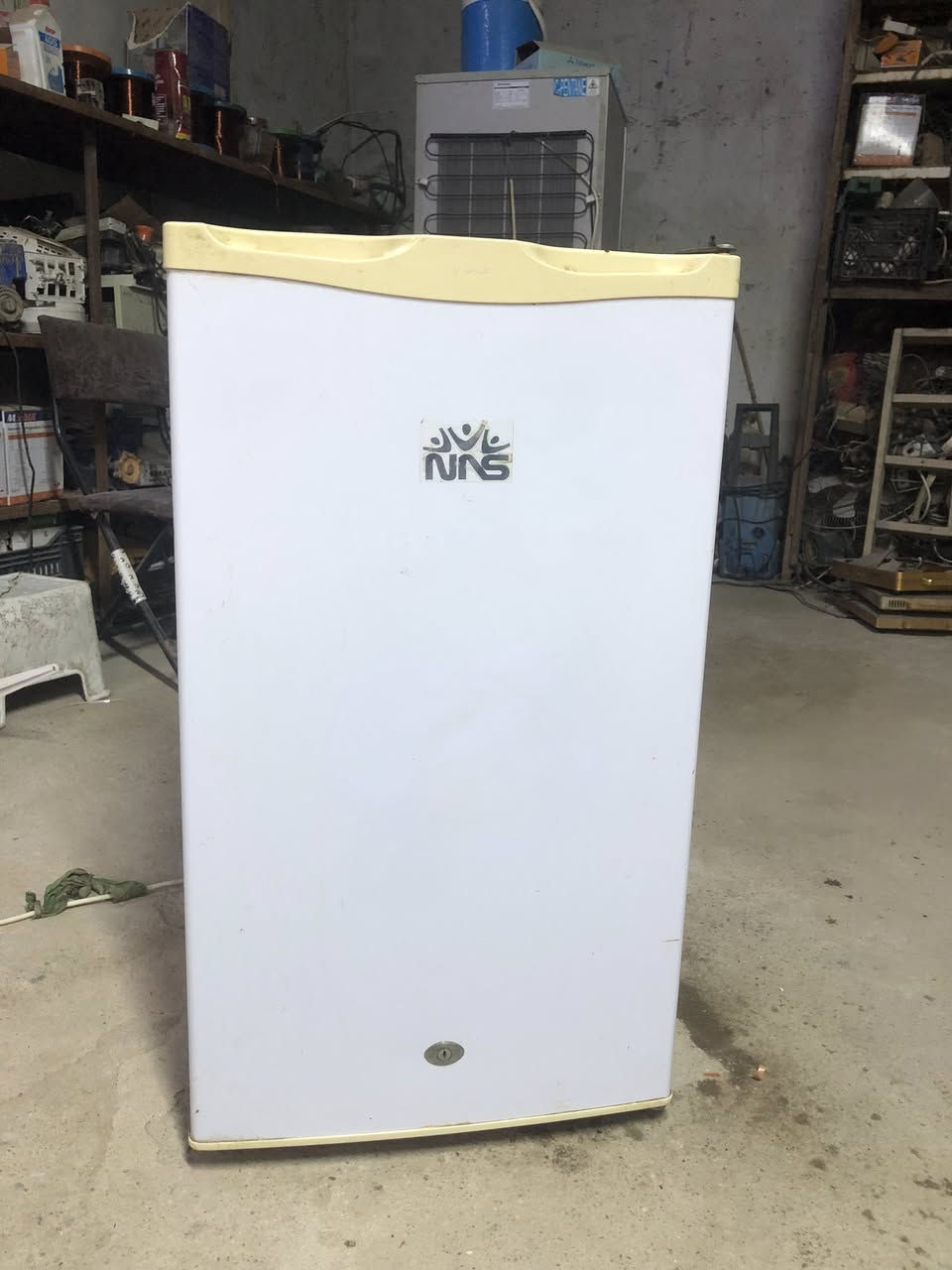 ثلاجه حجم صغير مال غرفه شرط التجميد
السعر 65        ***********
