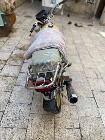 سلام عليكم 
اربع كير  مرقمه سنويه بقه بس ارقام يم مرور مافرقت اجيبهن
رقمه حلو 41003
دراجه معمره كله ٢٥+مكينه نامه شلامجه ٢٥  دشبول كهرباىي 
سعر ١٢٠٠ وبيه مجال 
***********
