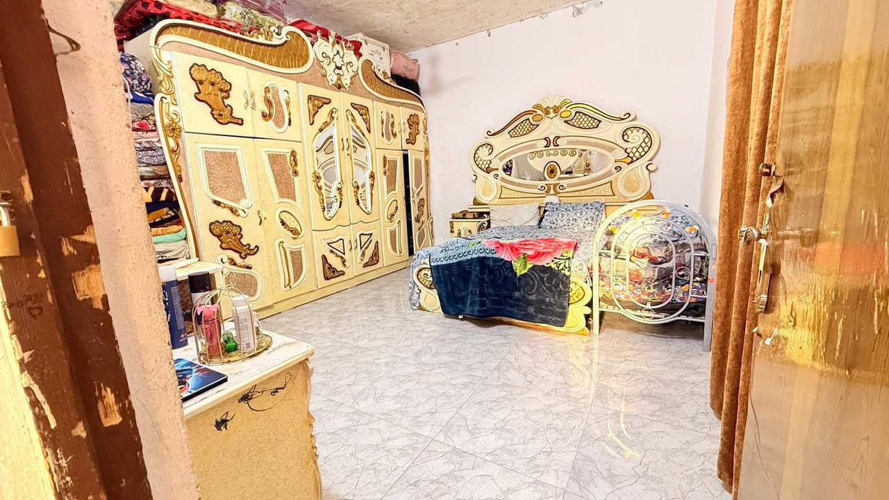 يالله 
دار زراعي للبيع  مساحه ١٥٠م
في منطقه الصخيين مقابيل طاقه بضهر شارع ابو كميل 
يبعد عن شارع ٨٠م 
بناء بلوك شمالي وسقف عكاده 
يتكون من غرفة٥*٤وغرفه ثانيه ٤*٤ونص 
صاله ٤*٦وديوانيه ٤*٥وصحيات داخليه وخارجيه ومطبخ ٤*٥
وكراج كبير خدمات ماء وكهرباء ومدارس 
السعر ٤٣
للاستفسار ***********
للمزيد من المعلومات يمكنكم التواصل معنا 
على صفحة الفيس بوك (در الامل للعقار) 
للمزيد من العروض على الفيس بك 
https://www.facebook.com/share/184e1SZUBr/?mibextid=wwXIfr
للمزيد من العروض على حسابنا تيك توك
 www.tiktok.com/@user3133131000
للمزيد من العروض على حسابنا التيليجرام (در الامل للعقار)
https://t.me/+P7JMB2u_71k2ZWJi

للمزيد من العروض على حسابنا الواتساب (در الأمل در الامل للعقار) 
https://chat.whatsapp.com/BLYmucgy7SSGDs399o3EWD
@⁨‏الكل⁩
