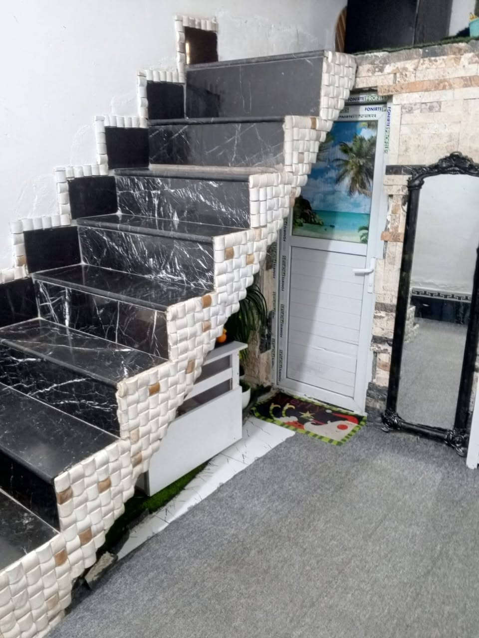 دار للبيع في كربلاء المقدسة
-طابو صرف-
الموقع المميز:
 كربلاء - ملحق الفارس: ركن على ثلاث شوارع ومقابيل مدرسة، والمنطقة مخدمة بالكامل بالتبليط.

مواصفات الدار:

المساحة: 65 متر مربع.

عدد الطوابق: طابقين.

التفاصيل: 3 غرف نوم + استقبال + صالة + مجموعات صحية.

 السعر: 95 مليون دينار (قابل للتفاوض).

 للتواصل والاستفسار (واتساب فقط):
يرجى مراسلتنا عبر الرابط المباشر أو الرقم التالي:
***********

ملاحظة: نعتذر عن استقبال المكالمات الهاتفية، التواصل متاح عبر الواتساب فقط لضمان سرعة الرد وتنظيم الحجوزات.
