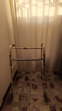 عكازه رباعية • ما مستعملة