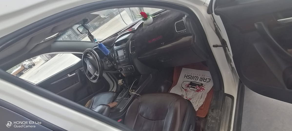 كيا سورنتو2013رقم بغداد نكليزي 
وارد خليجي
مواصفات السياره : محرك 6 سلندر 
، 7 راكب ، ثلاث قطع   تبريد ، بني رمه، شاشه ، كامره ، حساس خلفي ، مرايات ، شفط ، اشاره بالمرايه ،  كشن كهرباء ، 
السياره مكفوله  جاهزه حداديه تبريد محرك تخم تاير  ،
 السعر 185 ***********
