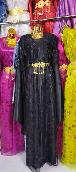 السلام عليكم بداية مشروع جديد بيع الملابس الكردية والنسائية بأسعار مناسبة يرهم لنا كعرب مناسبات مهر عيد نوروز عيد ميلاد رأس السنة كطعان مهرر
توصيل داخل سليمانية مجاناً 
توصيل محافظات 5 آلاف دينار 
رقم الحجر *********** واتساب فقط
