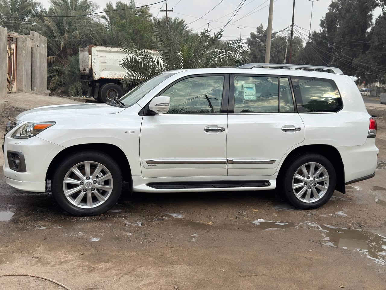 لكزز 2011 كفاله عامه عده شبر بارد جوه قبق البانزين لباقي كفاله مكينه 8.5700 لاتبخير ولا تنقيص حداديه جديده تخم تاير برجستون ابولو ابو الدب توه شادهن تبريد تدفأه كرهبأيات كلها شغاله لايت زنون عالي ناصي كامرات امامن وخلفي وكامره بل مري حساسات + رادار امامي جوبلس تصعد وتنزل فتحه بل سقف كشنات كرهبأ  قرميدي    .تدفيه وتبريد ثلااجه شغاله سياره فول واحد عله واحد اعله فيه بل لكزز جنطه شفط رقم بغداد تحويل  سياره خليجية وباقي الموصفات معروفه سعر340بيها مجال مراوس حسب القناعه اوبامه او هايلوكس 
مكان البصره الزبير
***********
